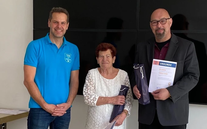 Maria Sommer und Harald Zerbe wurden nach 50 Jahren Mitgliedschaft vom 1. Vorsitzenden Steffen Schmidt zu Ehrenmitgliedern ernannt